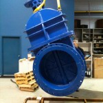 Testing 1000mm gate valve for testing